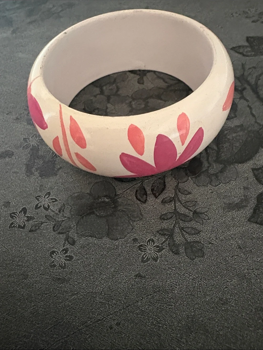 VINTAGE HAND-PAINTED CERAMIC SHADES OF PINK BANGLE BRACELET